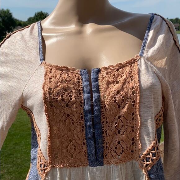 Gimmicks by BKE Cold Shoulder Open Back Embroidered Lace Boho Tunic Top Size S - Picture 2 of 11